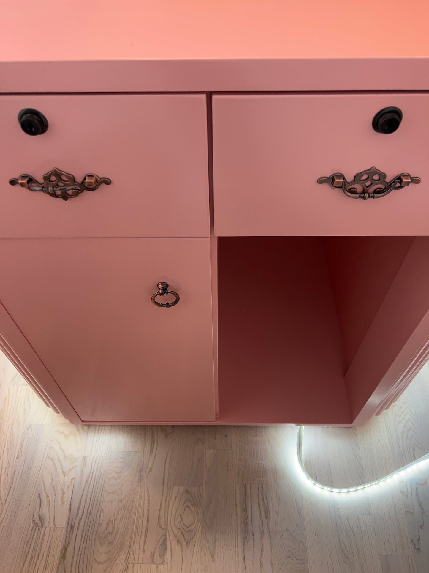 Rosa receptiondisk med LED